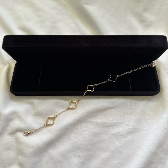 Four Leaf Bracelet - Picture 3 of 8